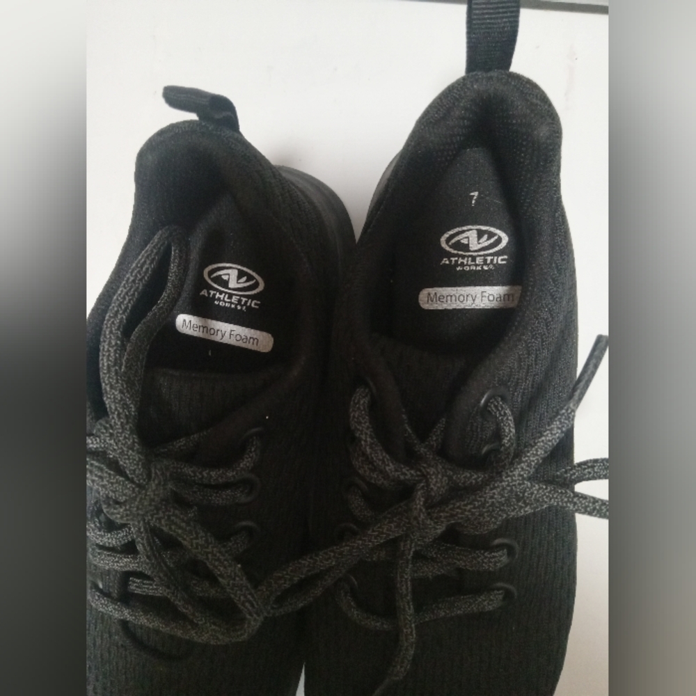 Athetic Works Size 7 Black Low-Top Athletic Shoes with Textured Fabric - Picture 3 of 4